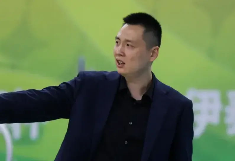 kaiyun-卢伟：偰李永炜场上的组织让今天我们能尝试使用双塔阵容